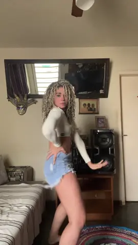 “uma hora ela enjoa dessa música” eu em casa no meu day off: 🤣🤣🤣 #Sequênciafeiticeira #coreografia #feiticeirapedrosampaio #mandymattos 