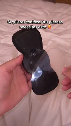 Lo uso después de entrenar 💪🏼 y siento las piernas ligeras, firmes y sin dolor 🥰#masajeador #tonificar #estimuladorelectrico #piernastonificadas #gymgirl Este mini estimulador muscular EMS usa microcorrientes para activar, relajar y tonificar los músculos de tus piernas (iy otras zonas también!). Tiene 8 modos y 19 niveles de intensidad, es recargable por USB y súper fácil de usar. Lo uso después de entrenar o cuando tengo las piernas cansadas, iy en 15 minutos siento el cambio! Ligero, portátil y perfecto para llevar en el bolso.