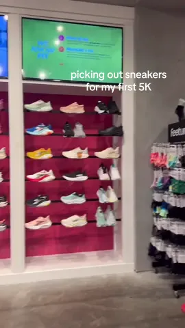 running my first 5K ever so I tested out some sneakers 👀 #sneakers #Running #runclub #creatorsearchinsights #runningshoes 
