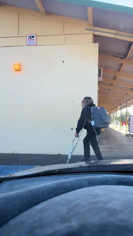 Annnnnnnd she’s back to school! So proud of her for going back early, AND she still slaying on crutches ❤️ #brokenleg #straighhairdontcare #divvvvvvva