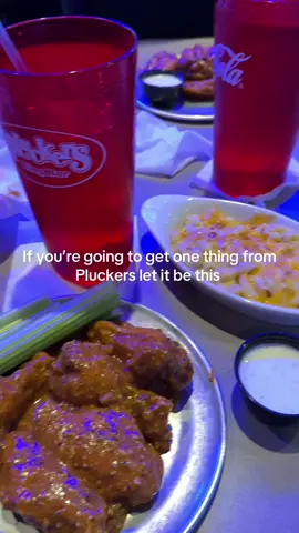 Rosanna earned a gift card for this TikTok of her go-to order: spicy garlic Parmesan (extra wet, extra crispy) with a side of mac & cheese! What’s your go-to order?? 😍😍😍
