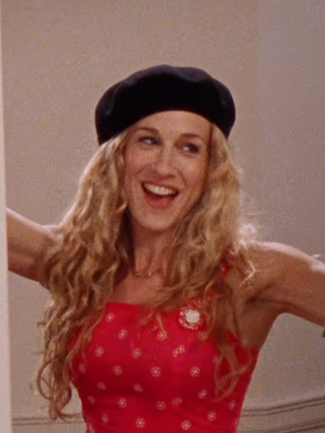 O jeitinho que a Carrie se humilha é diferente. 🗣 #SexAndTheCity #HBO #SATC #CarrieBradshaw