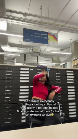 Like guyssss I promise in between selling houses and class @ 8 a.m. I’m not trying to go D1😭 #fyp #college 