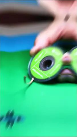 ¿Sabías que no todos los rollitos de soldadura son iguales? 🤔 En este reel te muestro la diferencia entre el estaño 63/37 y el 60/40, y cuál es el mejor para reparar celulares como un pro. ⚡📱 Si querés aprender microsoldadura paso a paso y dominar la reparación de placas, este video es para vos. ¡No te lo pierdas!” #Microsoldadura #ReparacionDeCelulares #Electrónica #SmartphoneRepair #SolderingTips