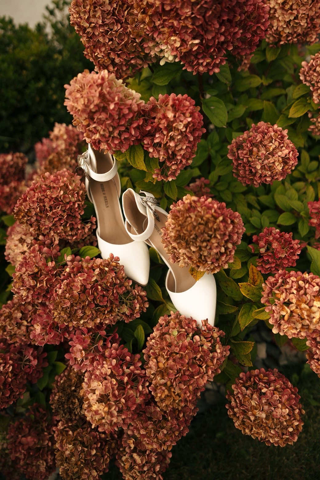 The white bridal heel🤤🤠😍 #western #fashion #bride #cowgirl #country 