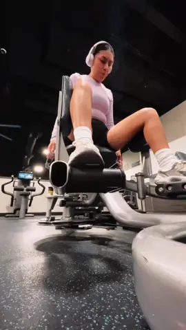 Today I did not wanna get up when my alarm went off at 4am but I DID not following my MOOD but my PLAN. #fypシ゚viral #earlygymworkout #Fitness #MomsofTikTok #gymmoms 