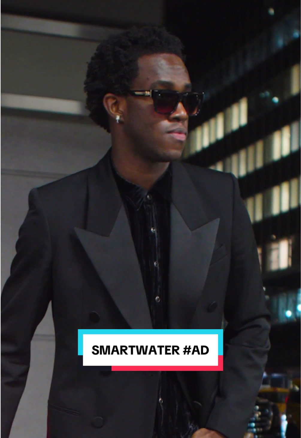 Look smart, drink smart @smartwater #smartwaterpartner