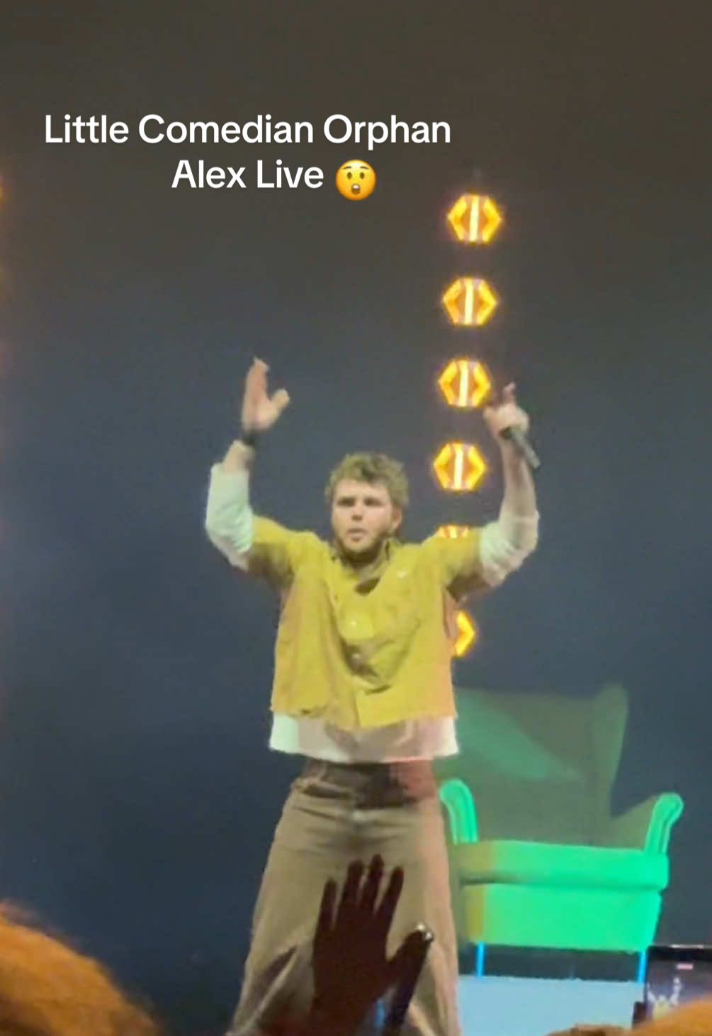 little comedian orphan alex live @Alex Warren #alexwarren #littleorphanalexlive #alexwarrenconcert #fyp 
