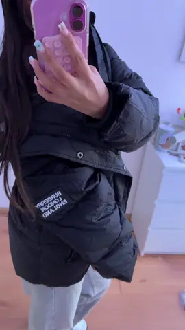 Jacke von : @veinovaclothing.com 