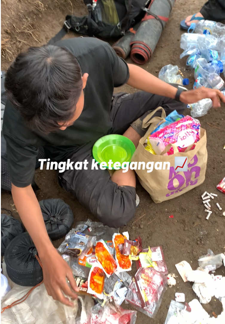 Lebih tegang dari pada ujian chunin der🫀🧠📈😁 #fypシ゚ #pendakigunung #gunung #merbabu #merbabuviasuwanting 