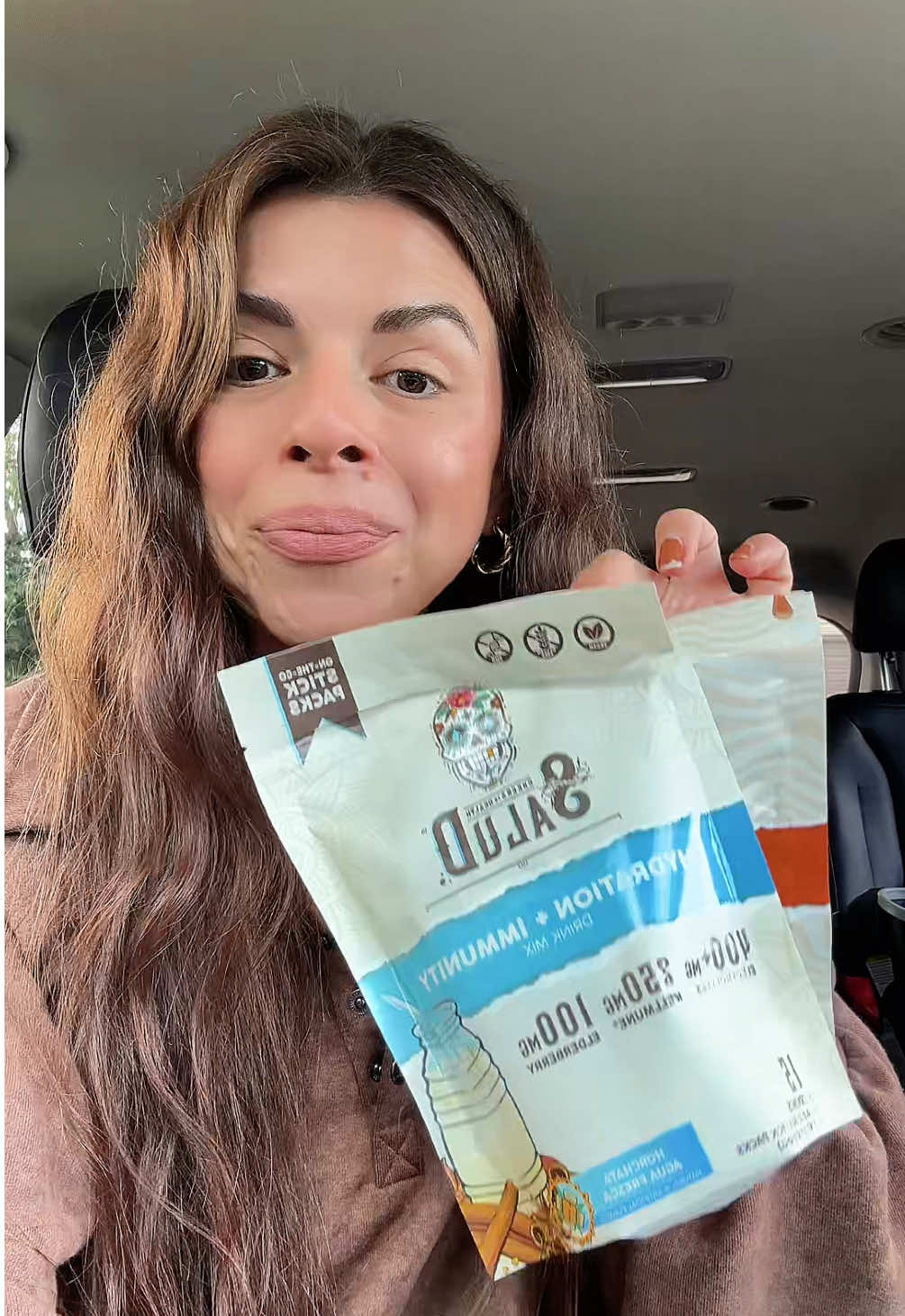 Shoutout to the girl who said mix horchata immunity and hydration packs from salud with your coffee 😋  #horchata #horchatasalud #saludhorchata #tastesalud #cheerstohealth 