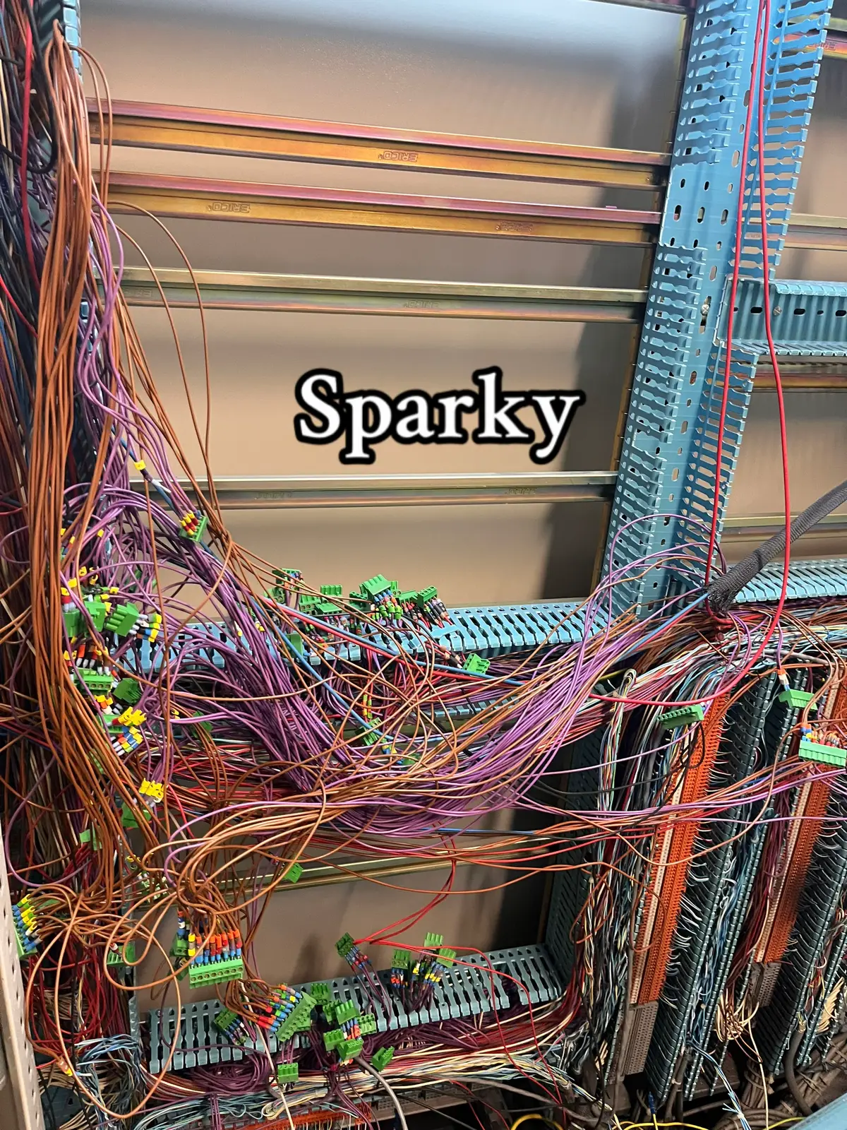 ⚡ Apporte des étincelles dans la relation au sens propre comme au figuré. #electrician #sparky #wirewizard #btp #pourtoi 
