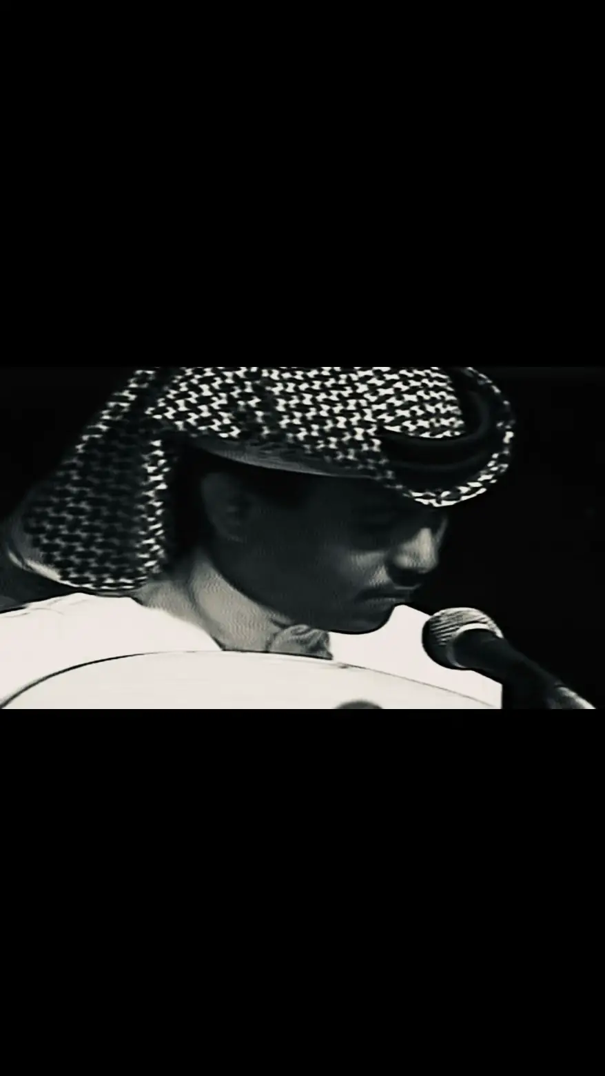 قالوا تزوره قلت أنا وين أبلقاه قالوا تحاول قلت كيف الطريقة قالوا نسيته قلت أنا ما أقدر أنساه قالوا تحبَّه قلت هذي الحقيقة قالوا تشوفه قلت أنا واحلالاه أشوف زوله في حياتي دقيقة قالوا لي أصبر قلت أنا الصبر ما أقواه الصبر عن مضنون عيني ما أطيقه - #4u #3 #greenscreen 