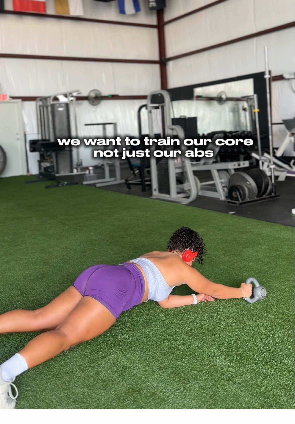 Abs vs Core 🤔 ✨ Abs training = focuses on the “six-pack” muscles. Think crunches, sit-ups, leg raises. Mostly for looks. ✨ Core training = works ALL the muscles that stabilize your body—abs, obliques, lower back, glutes, and more. Think planks, bird-dogs, dead bugs. Built for strength & injury prevention. 👉 Abs = aesthetic 👉 Core = function Both are important, but training your core makes you stronger in AND out of the gym  #coretraining #personaltrainer #absandcore #dayzha #CapCut 