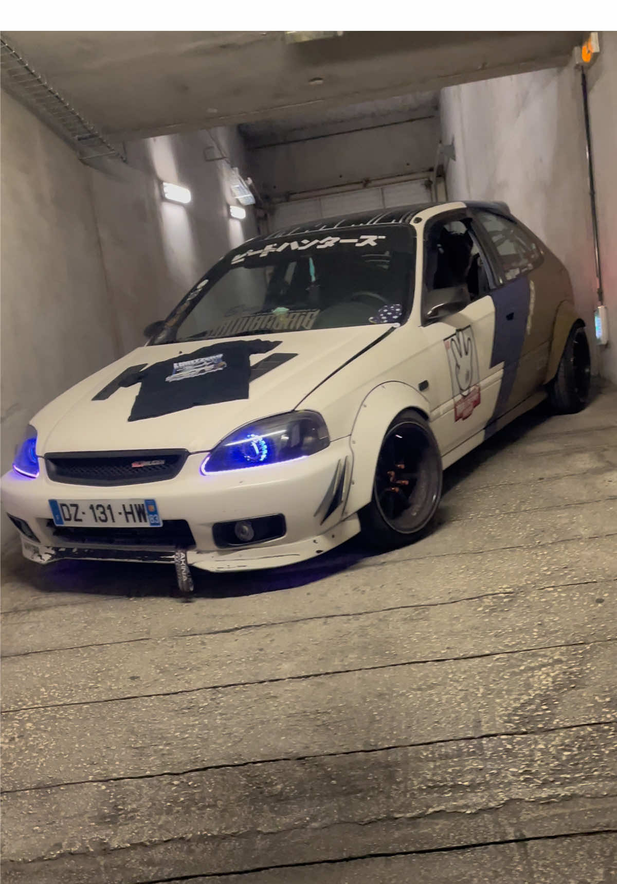 Je suis heureux d’avoir pu faire une collab avec un pote de Malte qui a son merch ! Vous en pensez quoi ? 😝 (si sa vous intéresse Lien dans ma bio insta avec un code promo) #jdm #hondacivic #libertystyle #galerikereta #monsterkif 