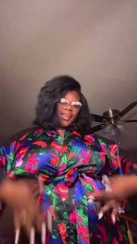 DC: @Morgiano @Sier ᥫ᭡   Dance 💃 + Sound 🔊= Me in a chockhold 🤧.. LOVEE THIS DANCE!! Y’all snappeddd 💯💗 