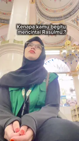 Bagaimana aku tidak mencintai engkau ya rasul, sedangkan engkau begitu mencintai kami🥹 #aniezaveeby #muthawwifah #maqbarohrasulullah #kubahhijau #masjidnabawi 