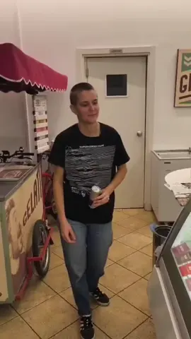 Guerriglia urbana! gelateria SENZA PENSIERI  via casona 23 via Miranese 46  Mestre (VE)