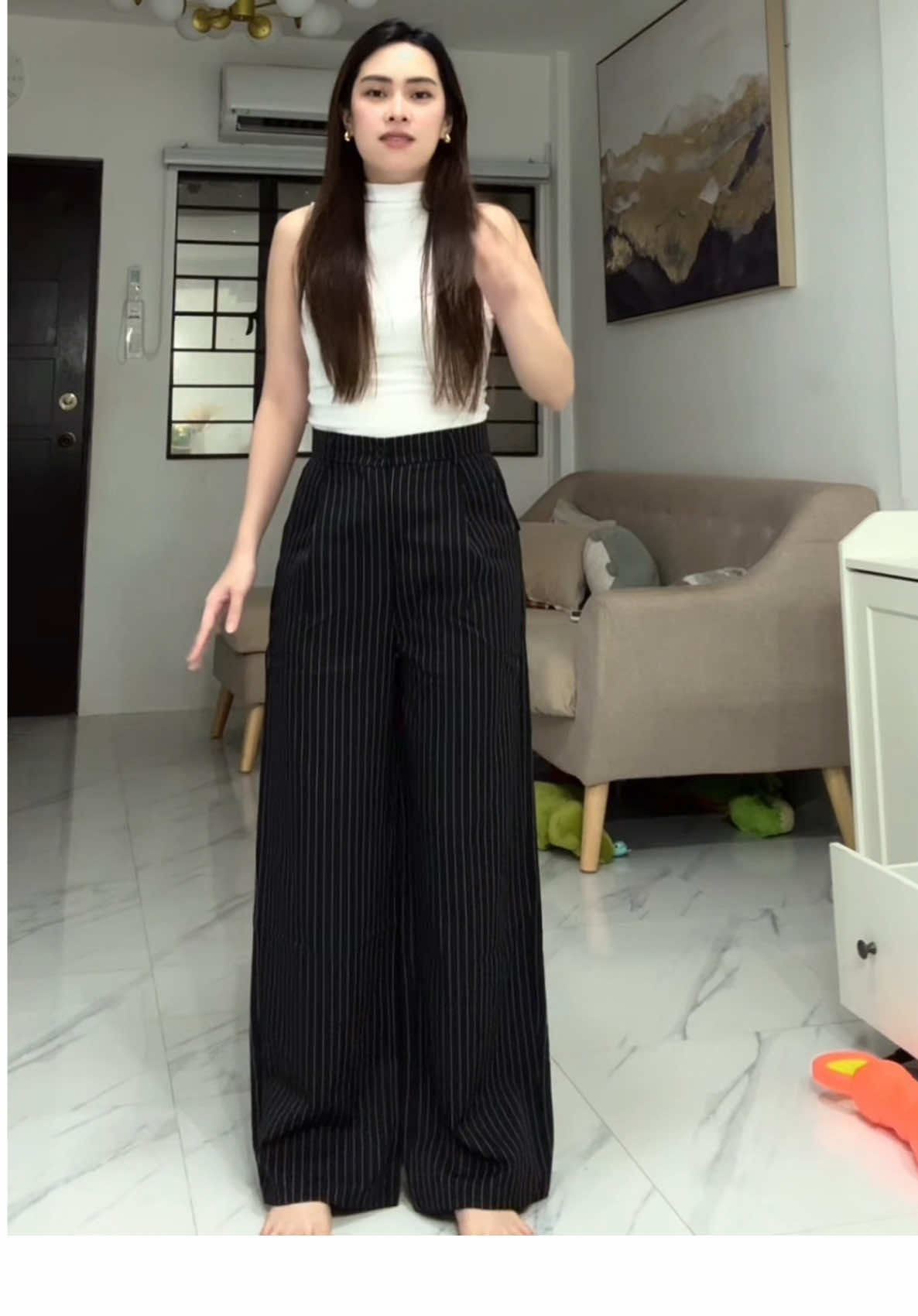 Striped Wide-Leg Pants #widelegpants #pants #OOTD #outfitideas 