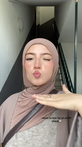 me and my outfit checks against the world🍂🍵 #foryoupagе #autumnoutfits #autumn #modestfashion #OOTD 