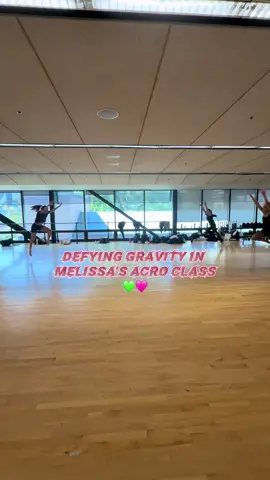 Shoutout to our acro baddie Melissa for this fun class!🤸‍♀️💥💪#dance #varsityblues #defyinggravity #fyp 