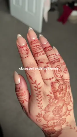 You ate @shammi #henna #mehndi #mehndidesign #naturalhenna #pressonnails 