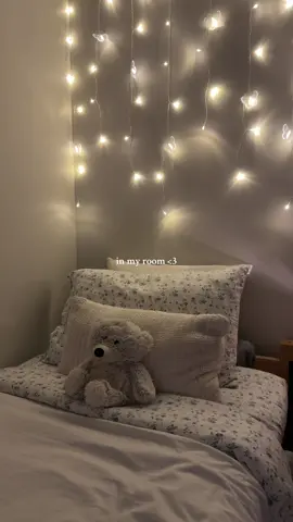 Having a single dorm means creating the best vibes especially at night ✨ #dormtour #dormroom #dormdecor #roomdecor #inmyroom 