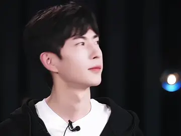 听他们说：“冬季你穿着廉价的棉服，却默默为河南灾区捐巨款？”#于朦胧#yumenglong #热点#中国人 #justice 