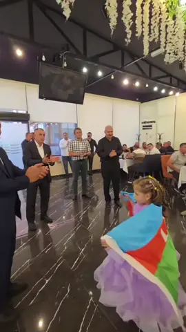 Fəxrimiz Xanı əmi sentyabrın 12-də Sahil qəsəbəsində döyüş yoldaşının övladının doğum günündə... ALLAH rəhmət eləsin, məqamın uca olsun Azərbaycanın fəxri oğlu