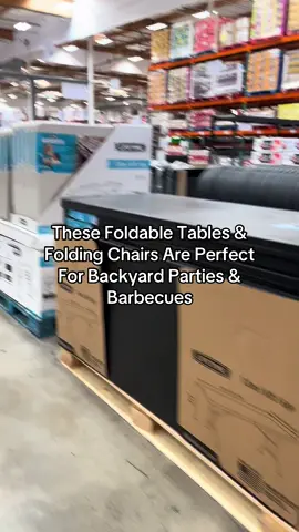 Hosting parties & barbecues in the backyard just got easier with these foldable tables & folding chairs #foldingchair #foldingtable #parties #holidays #barbecue 