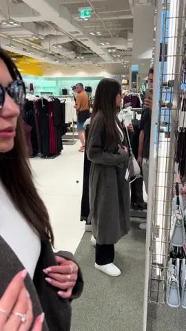 1 or 2 ? 🍂 #autumn #outfit #coat 