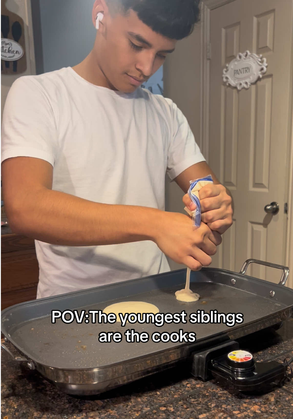 He’s always cooking for us but he don’t mind hahaha he should go to cooking school! #chef #cook #young 