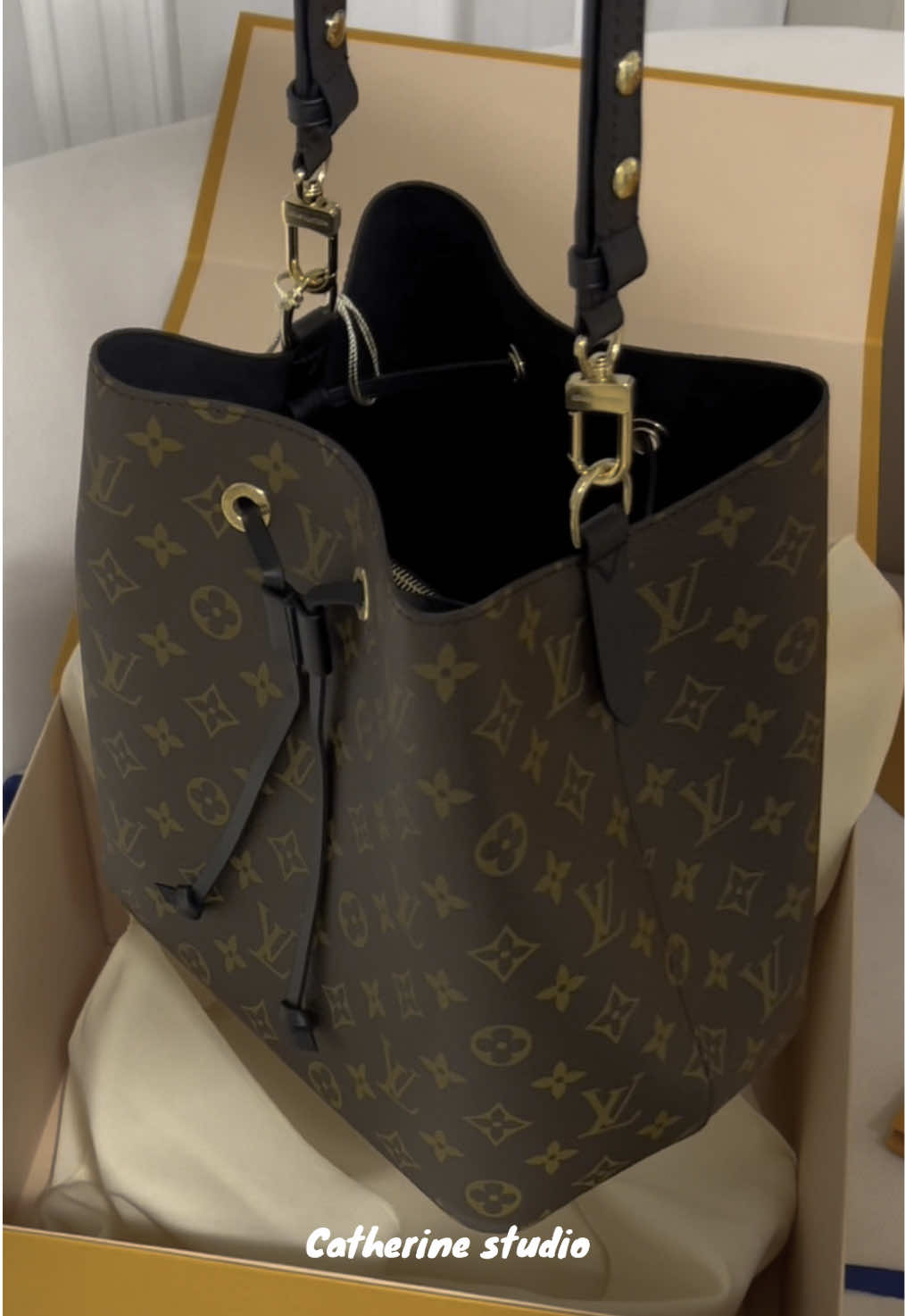 Thanks 🤩 @anna_catherinestudio #bagunboxing #lv #luxurybag #shoppinghaul #budgetfriendly #catherinestudio #thatgirl 