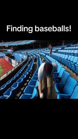 If you show up early enough at an #MLB game, this can happen! Also, remember when #rogerscentre looked like this? #zackhample #baseball #bluejaysbaseball 