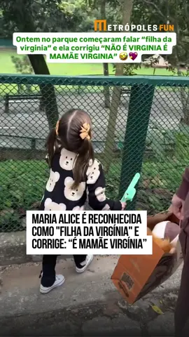 Que fofa! 😂 Maria Alice, filha de Virgínia Fonseca, estava passeando em um parque com a mãe quando foi reconhecida por crianças que a chamaram de 
