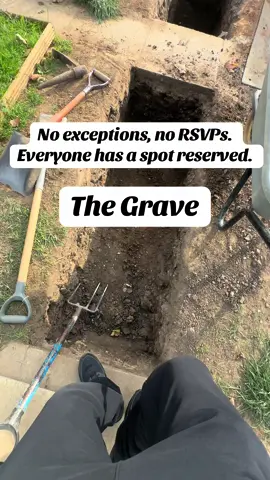 Look closely. This isn't just a hole in the ground. This is a bed that has been prepared for every single one of us. A bed from which there is no waking up to the life we know. We live our days consumed by worries: what to wear, what to eat, what people think of us, chasing a promotion, stressing over things that, in the face of this, mean absolutely nothing. We walk past graveyards, we hear about deaths, but we live with a dangerous assumption: 