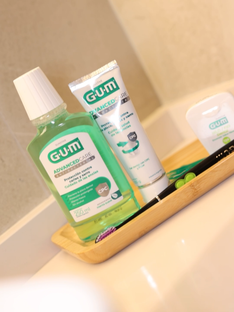 ✨ El paso final para una limpieza completa ✨ Con los enjuagues antibacteriales GUM® Advanced Care eliminás bacterias, prevenís caries, combatís el sarro y cuidás tus encías 🦷💚 Completá tu ritual de cuidado bucal con la frescura que estabas esperando 😁🌿 Porque si tu boca está bien, vos también. #EnjuagueBucal #AdvancedCare #CuidadoOral #SaludBucal #FrescuraQueDura 