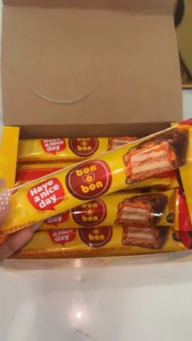I love these bars so much. The first time I tried it. I was in Florida and I love it. It’s crispy nutty wafers with caramel sauce. It’s so delicious. I highly recommend you try it. There is no other chocolate bar like bonbon not even Dubai chocolate bar could compare. The wafers the caramel around it the actual peanuts it’s just delicious. #b#bonbonf#fypシ゚viralt#tiktokaffiliatef#fypシ゚virald#dealsforyoudays