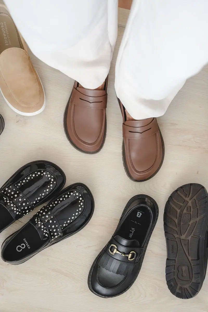Even with classic styles, there's still an ebb and flow with popularity, and loafers are really having a moment right now.  Over the years I’ve tried a few barefoot loafers, but this season there’s been a wave of new releases—there’s so much more variety than ever before! If you’re on the hunt for the perfect barefoot loafers, head to the blog to see my picks! You can also start shopping the new Feelgrounds loafers today with the password in the blog post! #barefootshoes #loafers 