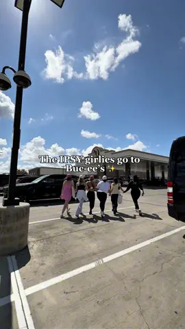 my dream date… cute ✨ Best pit stop of the Texas tour 🤠 #bucees #roadtrip #roadtripessentials #IPSY 