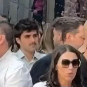 La intensidad con la que lo mira es brutal! 🦦🐧 #martinurrutia #juannobona #intenselove #ypfッ #parati 