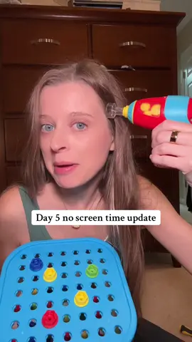 One of my favorite screen free toys as a toddler mom 🙌🏼 #screenfree #screenfreeplay #finemotorskills #toddlertoys #toddlermom 