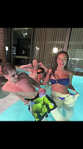 Ruyter na piscina #bella #fyp #ruyter #live 