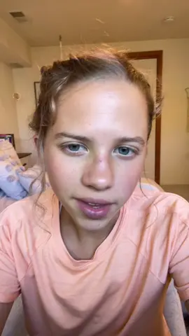 wait she actually has a personality?? #glutenfreerunner #influencer #highschool #quietkid #relatable 