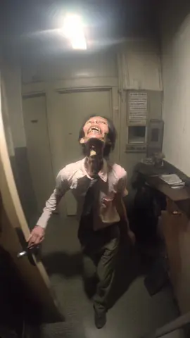 POV: You stayed late at work… but you weren’t alone #H#HorrorTokL#LiminalSpaceC#CreepyVideoscreature #uncannyvalley 