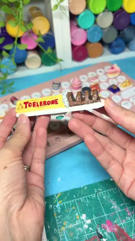 Replying to @Ximena Portillo🧸 adding a toblerone chocolate bar to my keyboard! 🍫💖 This is my new favorite key! 🤩 I sulcuped it with airdry clay first, painted it and sealed it with mod podge. 