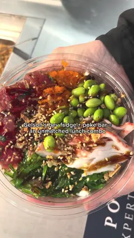 There’s nothing else more satisfying— so many selections and always fresh ☺️ Visit a Gelson’s near you! #Gelsons #PokeBar #Beverages 