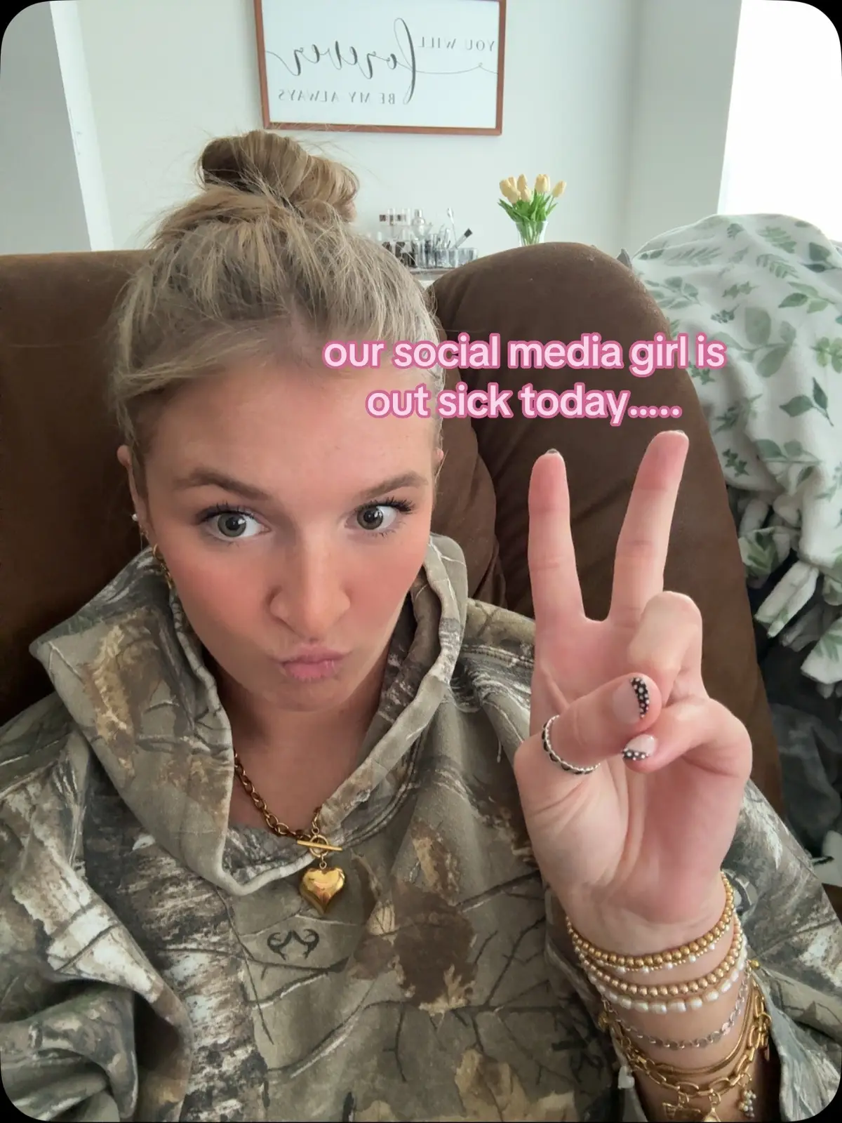 send help my screen time is getting scary #fyp #foryoupage #socialmediamarketing #smm #help 