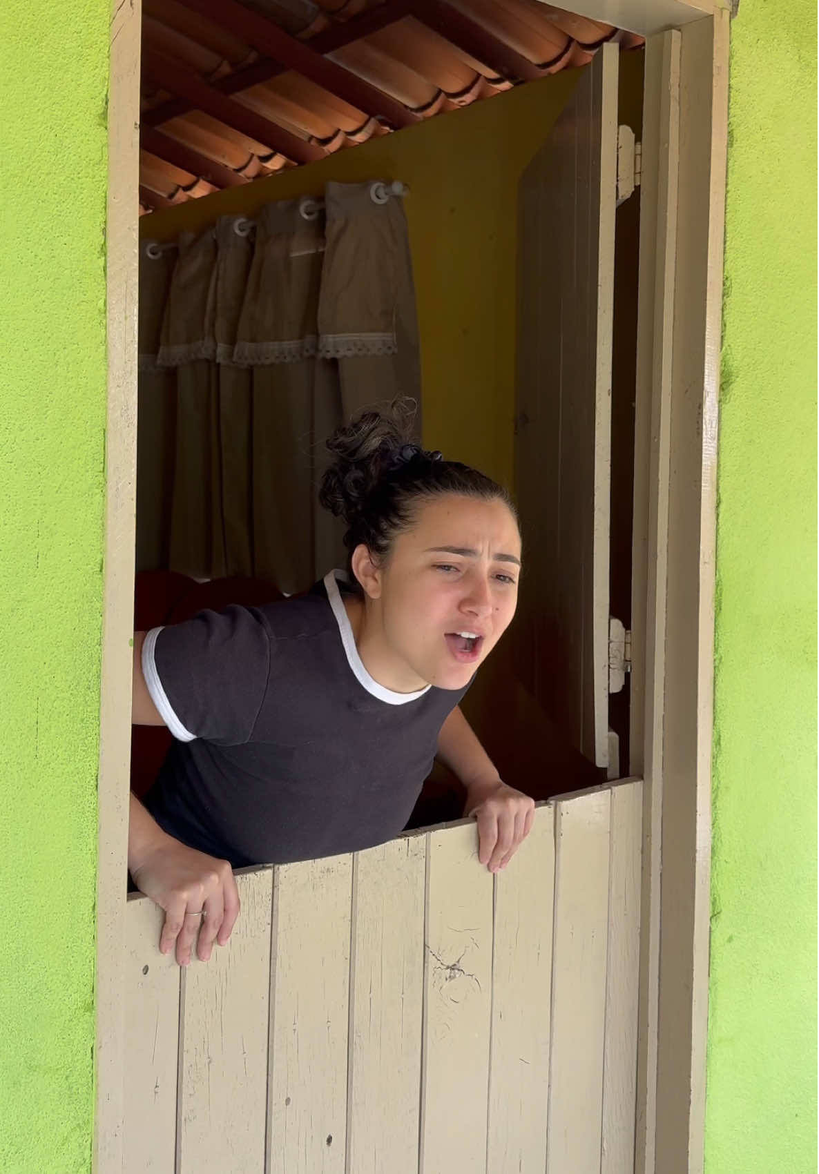 Maiiiiiinha kkkkk Já que mainha sabe de tudo, ela usa o celular com bateria gigantesca de 6000mAh: realme C71, que dura dois dias com 1h de carga e ainda tem resistência a impactos de nível militar  @realmebrasil #realme #realmeC71 #1HoradeCarga2DiasLigado