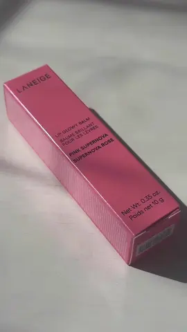 Laneige never disappoints me I’m obsessed with the new Lip glowy balm 💕✨ pink supernova!  @laneige_us #laneige_partner #laneige #lipbalm 